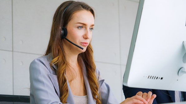 Online customer support agent