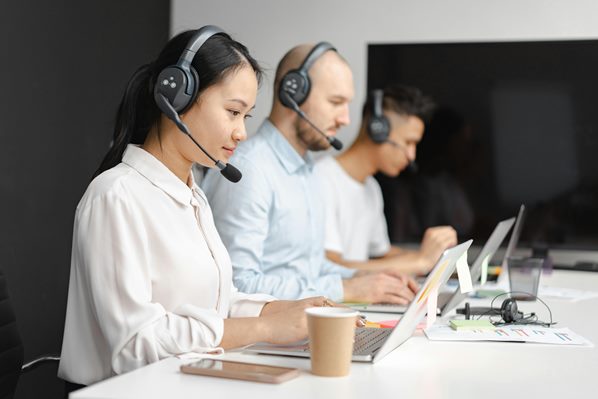 Multilingual customer support agents